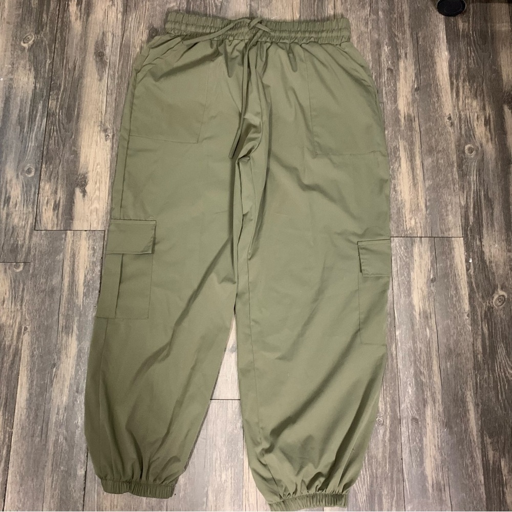 AQ sport womans Olive Green Women's  cargo Joggers - Picture 2 of 7